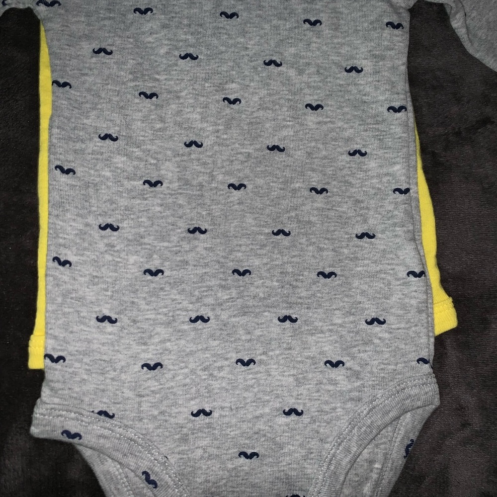 Carter’s 4 piece bodysuit set - Picture 4 of 6